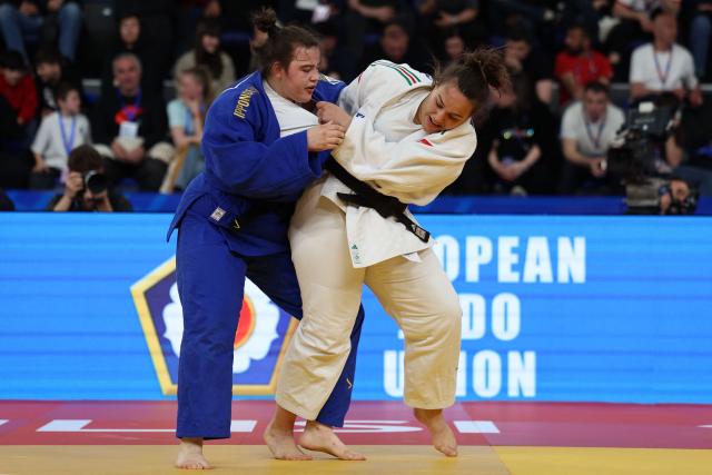 Italy's Asya Tavano (white) and Estonia's Emma-Melis Aktas compete in the women's over 78 kg category bronze medal bout at the Judo European Senior Championships 2026 in Tbilisi on April 19, 2026. (Photo by Giorgi ARJEVANIDZE / AFP)