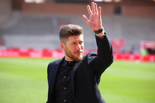 Monaco's Belgian head coach Sébastien Pocognoli waves to supporters ahead of the French L1 football match between AS Monaco and AJ Auxerre at the Stade Louis II in the Principality of Monaco on April 19, 2026. (Photo by Valery HACHE / AFP)