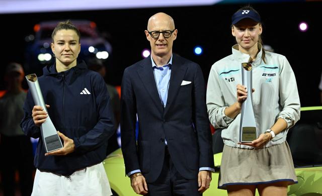 (R-L) The winner Kazakhstan’s Elena Rybakina, Michael Leiters, CEO of German sportscar producer Porsche, and  Czech Republic’s Karolina Muchova pose after the final match at the Women's Tennis Grand Prix WTA tournament in Stuttgart, southwestern Germany, on April 19, 2026. (Photo by THOMAS KIENZLE / AFP)