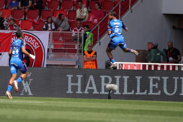 TOPSHOT - Auxerre's French midfielder #05 Kevin Danois (R) celebrates after scoring his team's first goal during the French L1 football match between AS Monaco and AJ Auxerre at the Louis II Stadium (Stade Louis II) in the Principality of Monaco on April 19, 2026. (Photo by Valery HACHE / AFP)