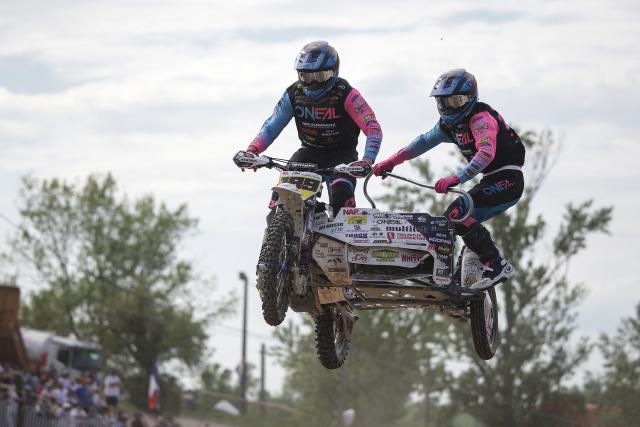 British bikers Brett Wilkinson and Joe Millard ride a sidecar motorcycle as they compete in the first of twelve rounds of the Fim Sidecarcross World Championship in Castelnau-de-Levis, south-western France on April 19, 2026. (Photo by Valentine CHAPUIS / AFP)