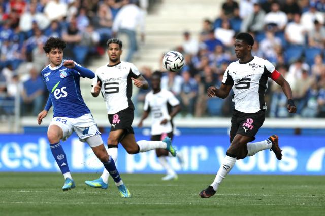 Renne'’ Swiss forward #07 Breel Embolo (R) fights for the ball with Strasbourg’s Portuguese midfielder #83 Rafael Luis during the French L1 football match between RC Strasbourg Alsace and Stade Rennais FC at the Stade de la Meinau in Strasbourg, eastern France, on April 19, 2026. (Photo by ROMEO BOETZLE / AFP)