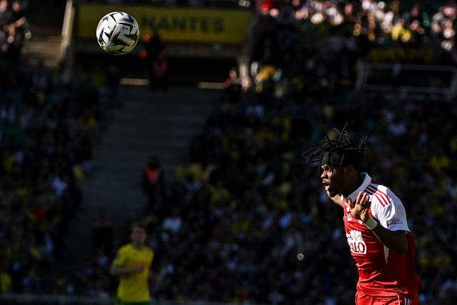 Brest’s Ivorian defender #12 Luck Zogbe goes for a header during the French L1 football match between FC Nantes and Stade Brestois at the Stade de la Beaujoire–Louis Fonteneau in Nantes, western France, on April 19, 2026. (Photo by Sebastien Salom-Gomis / AFP)