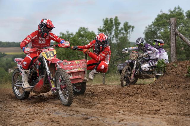 Dutch bikers Tim Leferink and Sem Leferink (L) ride a sidecar motorcycle as they compete in the first of twelve rounds of the FIM SideCarCross World Championship in Castelnau-de-Levis, south-western France on April 19, 2026. (Photo by Valentine CHAPUIS / AFP)