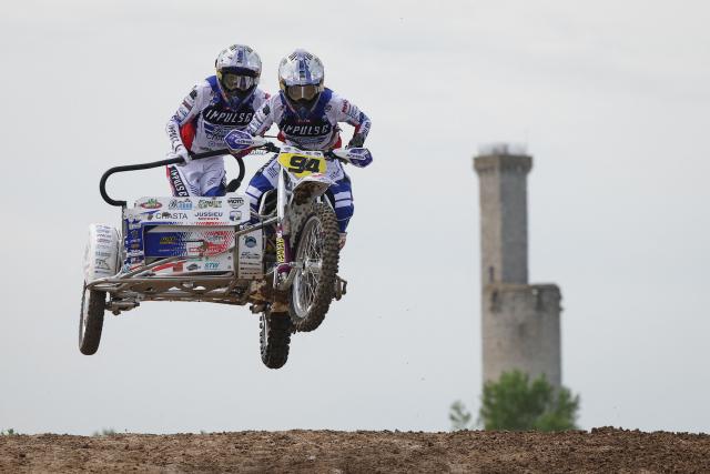 French bikers Kilian Prunier and Evan Prunier ride a sidecar motorcycle as they compete in the first of twelve rounds of the FIM SideCarCross World Championship in Castelnau-de-Levis, south-western France on April 19, 2026. (Photo by Valentine CHAPUIS / AFP)