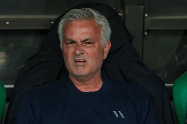 SL Benfica's Portuguese head coach Jose Mourinho looks on during the Portuguese League football match between Sporting CP and SL Benfica at Jose Alvalade stadium in Lisbon, on April 19, 2026. (Photo by PATRICIA DE MELO MOREIRA / AFP)