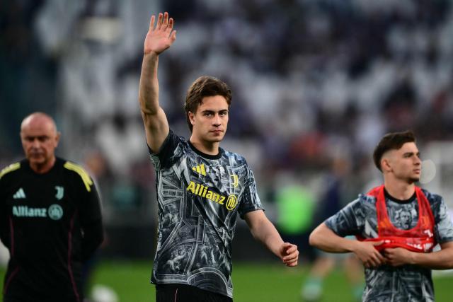 Juventus' Turkish forward #10 Kenan Yildiz waves before the Italian Serie A football match between Juventus and Bologna at the Allianz stadium in Turin, on April 19, 2026. (Photo by Marco BERTORELLO / AFP)
