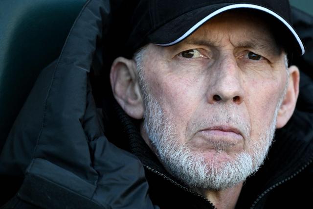 Brest's French head coach Eric Roy looks on ahead of the French L1 football match between FC Nantes and Stade Brestois at the Stade de la Beaujoire–Louis Fonteneau in Nantes, western France, on April 19, 2026. (Photo by Sebastien Salom-Gomis / AFP)