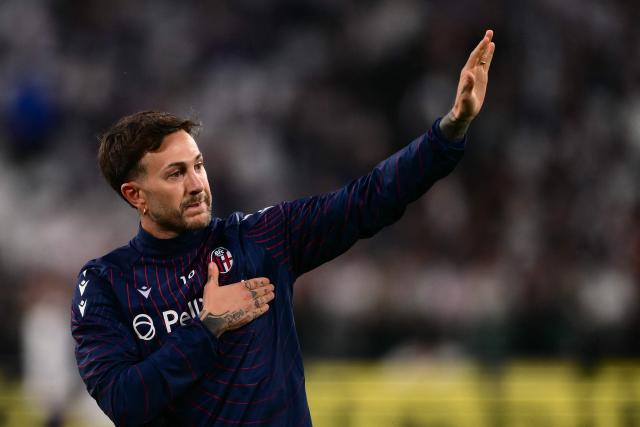 Bologna's Italian forward #10 Federico Bernardeschi greets supporters before the Italian Serie A football match between Juventus and Bologna at the Allianz stadium in Turin, on April 19, 2026. (Photo by Marco BERTORELLO / AFP)