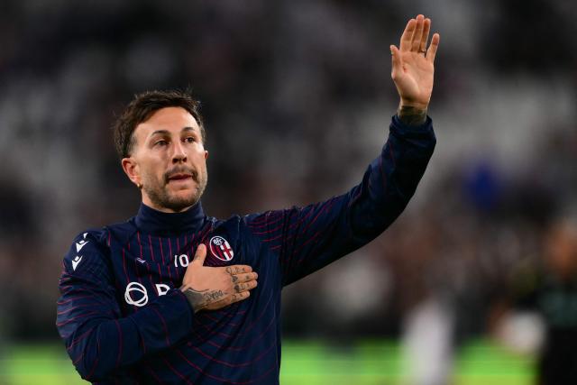 Bologna's Italian forward #10 Federico Bernardeschi greets supporters before the Italian Serie A football match between Juventus and Bologna at the Allianz stadium in Turin, on April 19, 2026. (Photo by Marco BERTORELLO / AFP)