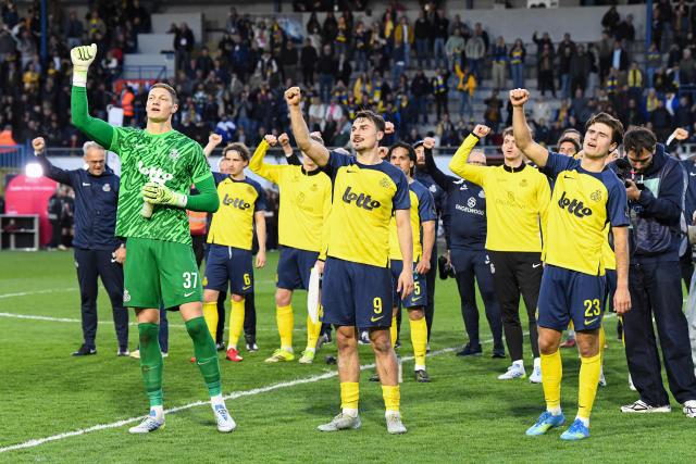 Royale Union Saint-Gilloise's players celebrate after winning the third day of the Champion's Play-offs of the 2025-2026 Belgian championship Pro League first division football match between oyale Union Saint-Gilloise (RUSG) and Club Brugge, in Brussels on April 19, 2026. (Photo by JILL DELSAUX / Belga / AFP) / Belgium OUT