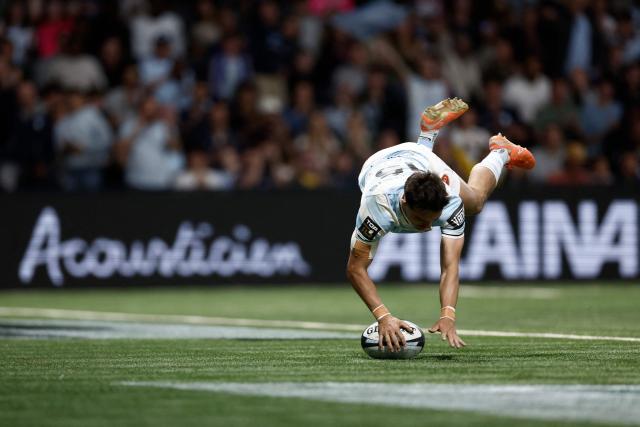 Racing 92' French full-back Max Spring scores a try during the French Top14 rugby union match between Racing 92 and Stade Francais at the Paris La Defense Arena in Nanterre, on the outskirts of Paris on April 19, 2026. (Photo by Kenzo TRIBOUILLARD / AFP)