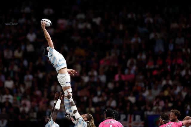 Racing 92' French flanker Maxime Baudonne tries to catch the ball from a line-out during the French Top14 rugby union match between Racing 92 and Stade Francais at the Paris La Defense Arena in Nanterre, on the outskirts of Paris on April 19, 2026. (Photo by Kenzo TRIBOUILLARD / AFP)