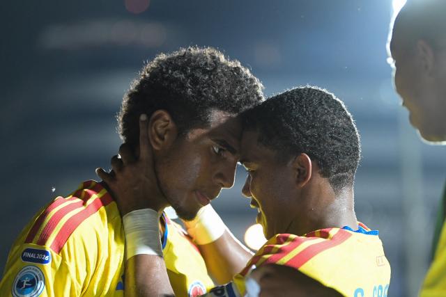Colombia’s forward #16 Miguel Agamez Cabarcas (L) celebrates after scoring a goal during the South American U-17 championship final football match between Argentina and Colombia at the CARFEM Stadium in Ypane, Paraguay on April 19, 2026. (Photo by Daniel DUARTE / AFP)