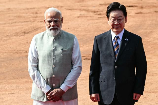 India's Prime Minister Narendra Modi and South Korea's President Lee Jae Myung pose for photo during a ceremonial reception at India's presidential palace Rashtrapati Bhavan in New Delhi on April 20, 2026. (Photo by Sajjad HUSSAIN / AFP)