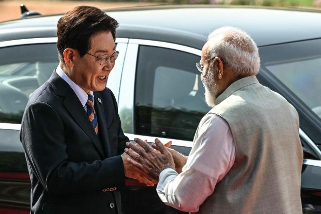 India's Prime Minister Narendra Modi (R) greets South Korea's President Lee Jae Myung (L) during a ceremonial reception at India's presidential palace Rashtrapati Bhavan in New Delhi on April 20, 2026. (Photo by Sajjad HUSSAIN / AFP)