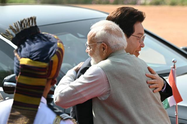 India's Prime Minister Narendra Modi greets South Korea's President Lee Jae Myung during a ceremonial reception at India's presidential palace Rashtrapati Bhavan in New Delhi on April 20, 2026. (Photo by Sajjad HUSSAIN / AFP)