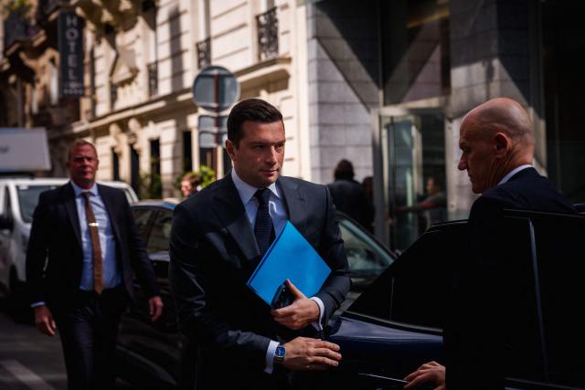French far-right Rassemblement National RN party's President Jordan Bardella (C) arrives for a lunch meeting with French union Movement of the Enterprises of France (Medef) in Paris on April 20, 2026. (Photo by Dimitar DILKOFF / AFP)
