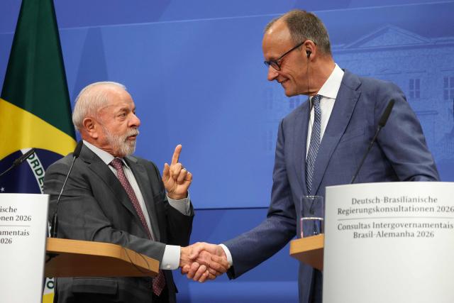 Brazilian President Luiz Inacio Lula da Silva (L) and German Chancellor Friedrich Merz shake hands at the end of a joint press conference after the German-Brazilian governmental consultations meeting in Hanover, northern Germany on April 20, 2026, that is taking place on the sidelines of the Hannover Messe industrial trade fair. Brazil is the 2026 partner country of the fair, that will be running until April 24, 2026. (Photo by Odd ANDERSEN / AFP)