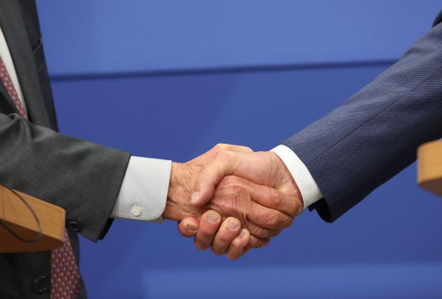 Close up taken as Brazilian President Luiz Inacio Lula da Silva (L) and German Chancellor Friedrich Merz shake hands at the end of a joint press conference after the German-Brazilian governmental consultations meeting in Hanover, northern Germany on April 20, 2026, that is taking place on the sidelines of the Hannover Messe industrial trade fair. Brazil is the 2026 partner country of the fair, that will be running until April 24, 2026. (Photo by Odd ANDERSEN / AFP)