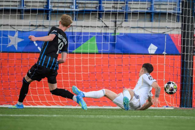 Club Brugge's Danish midfielder #78 Tobias Lund Jensen scores his team's first goal during the UEFA Youth League final football match between Club Brugge and Real Madrid at Stade de la Tuiliere in Lausanne, on April 20, 2026. (Photo by Fabrice COFFRINI / AFP)