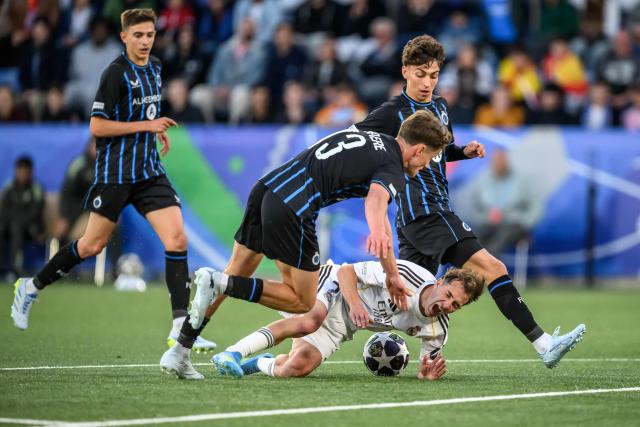 Real Madrid's Spanish forward #7 Daniel Yanez falls next to Club Brugge's Belgian midfielder #73 Laurens Goemaere during the UEFA Youth League final football match between Club Brugge and Real Madrid at Stade de la Tuiliere in Lausanne, on April 20, 2026. (Photo by Fabrice COFFRINI / AFP)