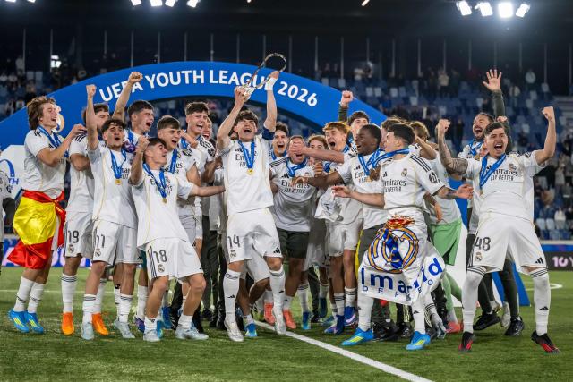 Real Madrid's players celebrate after winning the UEFA Youth League final football match between Club Brugge and Real Madrid at Stade de la Tuiliere in Lausanne, on April 20, 2026. (Photo by Fabrice COFFRINI / AFP)