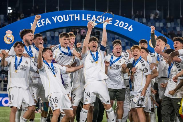 Real Madrid's players celebrate after winning the UEFA Youth League final football match between Club Brugge and Real Madrid at Stade de la Tuiliere in Lausanne, on April 20, 2026. (Photo by Fabrice COFFRINI / AFP)