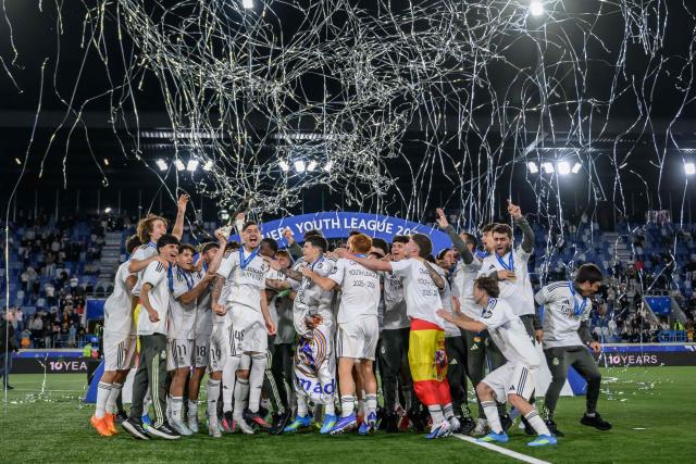 Real Madrid's players celebrate with the trophy after winning the UEFA Youth League final football match between Club Brugge and Real Madrid at Stade de la Tuiliere in Lausanne, on April 20, 2026. (Photo by Fabrice COFFRINI / AFP)