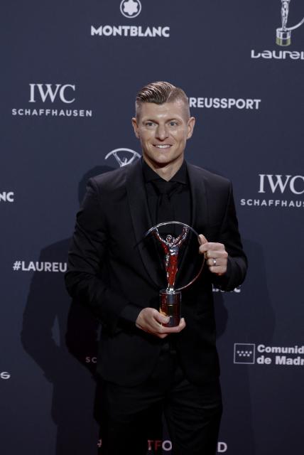 Former Real Madrid German midfielder Toni Kroos poses with his Best Inspirational Sportsman Award during the 27th Laureus World Sports Awards gala in Madrid on April 20, 2026. (Photo by Oscar DEL POZO / AFP)