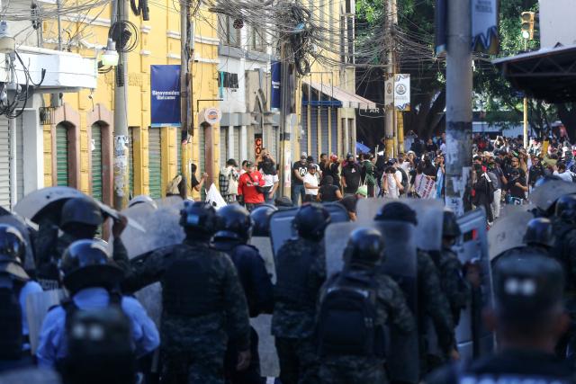Demonstrators clash with riot police during a protest against budget cuts to university education near the National Congress in Tegucigalpa on April 20, 2026. (Photo by Johny MAGALLANES / AFP)
