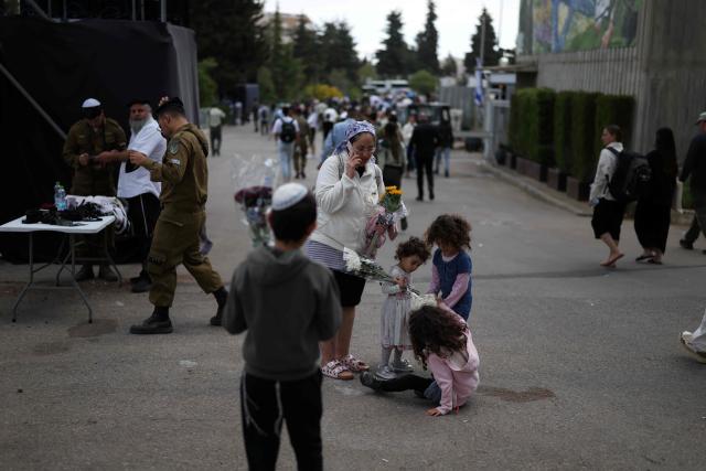 Israelis gather at the Military Cemetery on Mount Herzl commemorating Israel's Remembrance Day for fallen soldiers or Yom HaZikaron, in Jerusalem on April 21, 2026. (Photo by Ilia YEFIMOVICH / AFP)