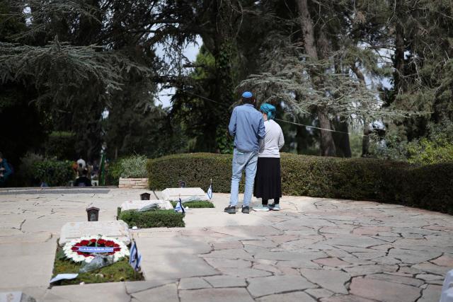 Israelis gather at the Military Cemetery on Mount Herzl commemorating Israel's Remembrance Day for fallen soldiers or Yom HaZikaron, in Jerusalem on April 21, 2026. (Photo by Ilia YEFIMOVICH / AFP)