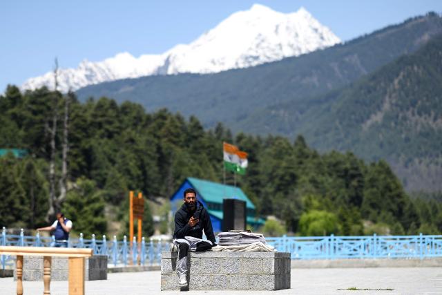 A vendor waits for customers at the selfie point along the banks of Lidder river in Pahalgam in south Kashmir’s Anantnag district on April 21, 2026. Relations between nuclear-armed neighbours India and Pakistan plummeted last year after an attack in Indian-administered Kashmir killed 26 men, mostly Hindu tourists, leading to their worst conflict in decades. Gunmen burst out of forests near the resort town of Pahalgam on April 22, 2025 and raked crowds of visitors with automatic weapons. (Photo by MANAN VATSYAYANA / AFP)