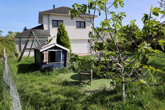 This picture shows the house of missing 31-year-old mother Manon Relandeau and her baby, in Saint-Etienne de Montluc, western France, on April 21, 2026. The search continued on April 21  for Manon Relandeau, who has not been heard from since late March and who, according to the public prosecutor’s office, may have been killed. Her 15-month-old baby is also missing, the prosecutor’s office added, which has launched an investigation into murder and abduction. The investigations “point towards the hypothesis that the young woman has been murdered”, according to the same source. Her partner, aged 41 and the father of the little girl, flew out of Nantes on April 2 with the child, bound for Algeria, according to the public prosecutor’s office. (Photo by Fred TANNEAU / AFP)