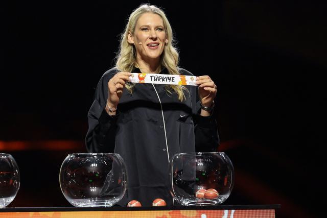 Lauren Jackson, Australian former basketball player, draws Turkey out of the pot to go in to Group C during the FIBA Women's Basketball 2026 World Cup draw in Berlin on April 21, 2026. (Photo by Odd ANDERSEN / AFP)