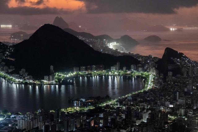 General view of Rodrigo de Freitas Lagoon (front) and Guanabara bay (behind) in Rio de Janeiro, Brazil on April 21, 2026. (Photo by Pablo PORCIUNCULA / AFP)