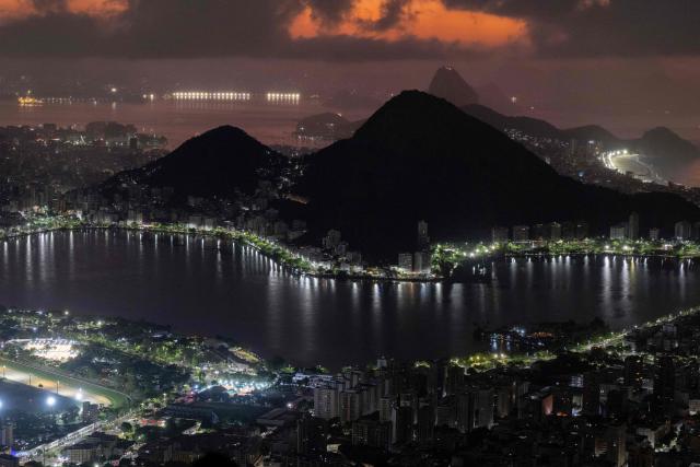General view of Rodrigo de Freitas Lagoon (front) and Guanabara bay (behind) in Rio de Janeiro, Brazil on April 21, 2026. (Photo by Pablo PORCIUNCULA / AFP)
