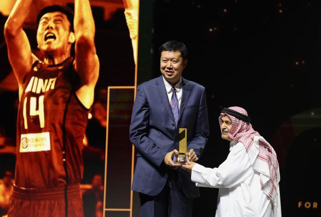 Chinese former basketball player Wang Zhizhi (L) receives his award from President of the International Basketball Federation (FIBA) Sheikh Saud Ali Al Thani at the International Basketball Federation FIBA Hall of Fame 2026 Induction ceremony in Berlin on April 21, 2026. (Photo by Odd ANDERSEN / AFP)