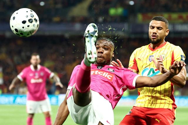 Toulouse's French midfielder #35 Seny Koumbassa and Lens' French defender #14 Matthieu Udol fight for the ball during the French Cup semi-final football match between and RC Lens and Toulouse FC at the Stade Bollaert-Delelis in Lens, northern France on April 21, 2026. (Photo by Sameer AL-DOUMY / AFP)