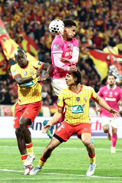 Toulouse's Brazilian forward #20 Emersonn heads the ball in front of Lens' French defender Pierre Ismaelo Ganiou and Lens' French defender #20 Malang Sarr during the French Cup semi-final football match between and RC Lens and Toulouse FC at the Stade Bollaert-Delelis in Lens, northern France on April 21, 2026. (Photo by Sameer AL-DOUMY / AFP)