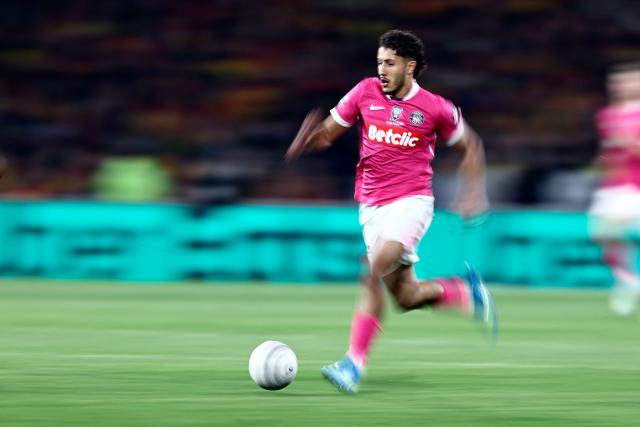 Toulouse's French forward #37 Ilyas Azizi runs with the ball during the French Cup semi-final football match between and RC Lens and Toulouse FC at the Stade Bollaert-Delelis in Lens, northern France on April 21, 2026. (Photo by Sameer AL-DOUMY / AFP)