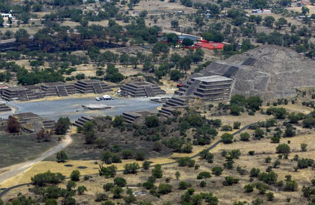 This aerial view shows the Teotihuacan archaeological zone after a shooting in Teotihuacan, State of Mexico, on April 21, 2026. Mexican authorities said on April 21, 2026, that the man who killed a Canadian woman and wounded 13 others the day before at the famed Teotihuacan pyramids had planned the attack in advance. (Photo by RAY MARMOLEJO / AFP)