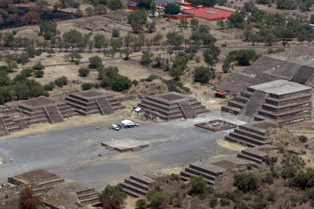 This aerial view shows forensic experts and prosecutor’s office personnel working at the Teotihuacan archaeological zone following a shooting in Teotihuacan, State of Mexico, on April 21, 2026. Mexican authorities said on April 21, 2026, that the man who killed a Canadian woman and wounded 13 others the day before at the famed Teotihuacan pyramids had planned the attack in advance. (Photo by RAY MARMOLEJO / AFP)