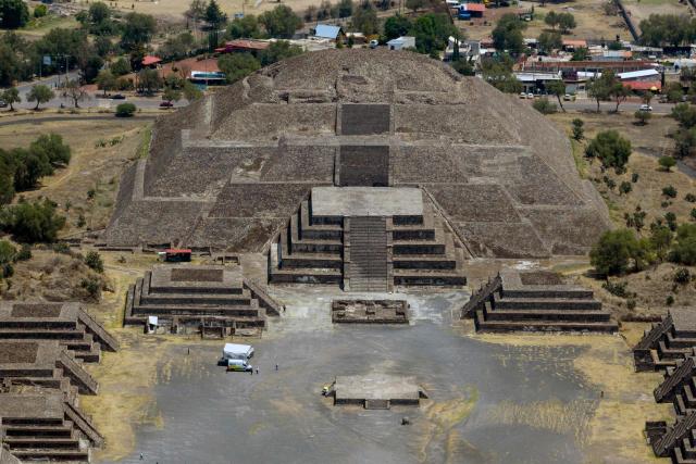 This aerial view shows forensic experts and prosecutor’s office personnel working at the Teotihuacan archaeological zone following a shooting in Teotihuacan, State of Mexico, on April 21, 2026. Mexican authorities said on April 21, 2026, that the man who killed a Canadian woman and wounded 13 others the day before at the famed Teotihuacan pyramids had planned the attack in advance. (Photo by RAY MARMOLEJO / AFP)