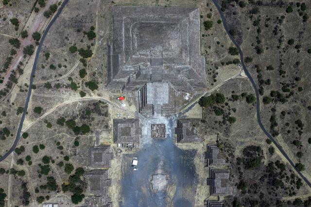 This aerial view shows the Teotihuacan archaeological zone after a shooting in Teotihuacan, State of Mexico, on April 21, 2026. Mexican authorities said on April 21, 2026, that the man who killed a Canadian woman and wounded 13 others the day before at the famed Teotihuacan pyramids had planned the attack in advance. (Photo by RAY MARMOLEJO / AFP)