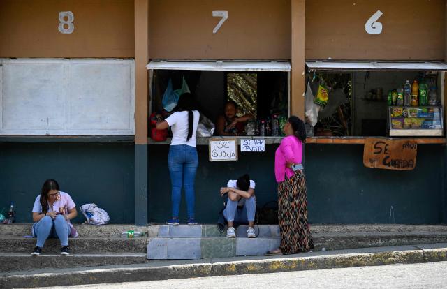 Relatives of inmates wait for news of their loved ones outside the Yare prison in San Francisco de Yare, Miranda state, Venezuela, on April 21, 2026. At least five inmates died in a riot at a maximum-security prison in Venezuela, officials said on April 21. The deaths occurred the previous day at the Yare III prison, about 70 kilometers (40 miles) outside the capital Caracas, when fighting among prisoners "escalated into a riot", the Ministry of Penitentiary Services said in a statement. (Photo by Maryorin Mendez / AFP)