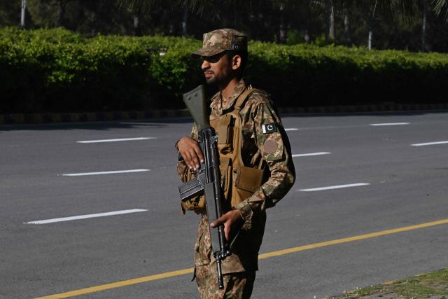 An army soldier stands guard on a street at the Red Zone area in Islamabad on April 22, 2026. Pakistani Prime Minister Shehbaz Sharif thanked US President Donald Trump on April 22, for extending a ceasefire with Iran that had been soon set to expire and urged both sides to continue talks. (Photo by Aamir QURESHI / AFP)
