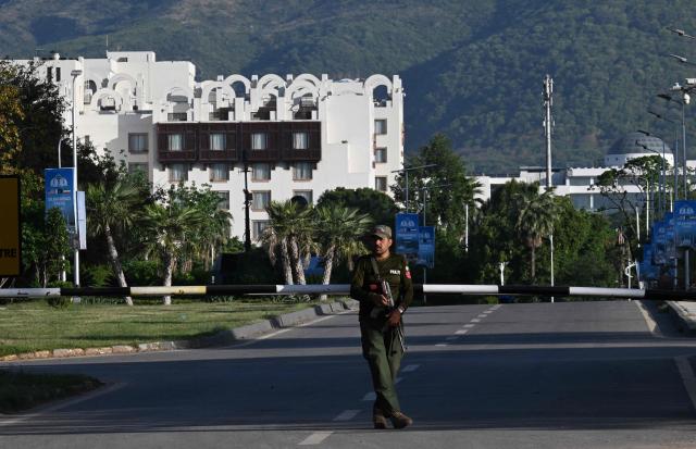 A policer officer stands guard near the Serena Hotel at the Red Zone area in Islamabad on April 22, 2026. Pakistani Prime Minister Shehbaz Sharif thanked US President Donald Trump on April 22, for extending a ceasefire with Iran that had been soon set to expire and urged both sides to continue talks. (Photo by Aamir QURESHI / AFP)