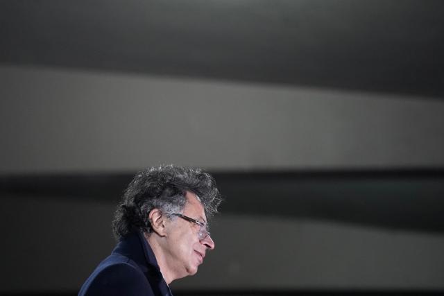 (FILES) Colombia’s President Gustavo Petro delivers a speech during a military ceremony to introduce the new commanders of the Armed Forces in Bogota on December 29, 2025. Colombian President Gustavo Petro ended on April 21, 2026, the peace negotiations with one of the country’s main guerrilla groups, led by ‘Calarca’, marking another setback for his peace policy ahead of his departure from office in August. (Photo by Sergio Yate / AFP)